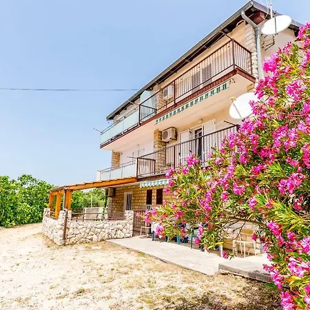 Apartman Dora